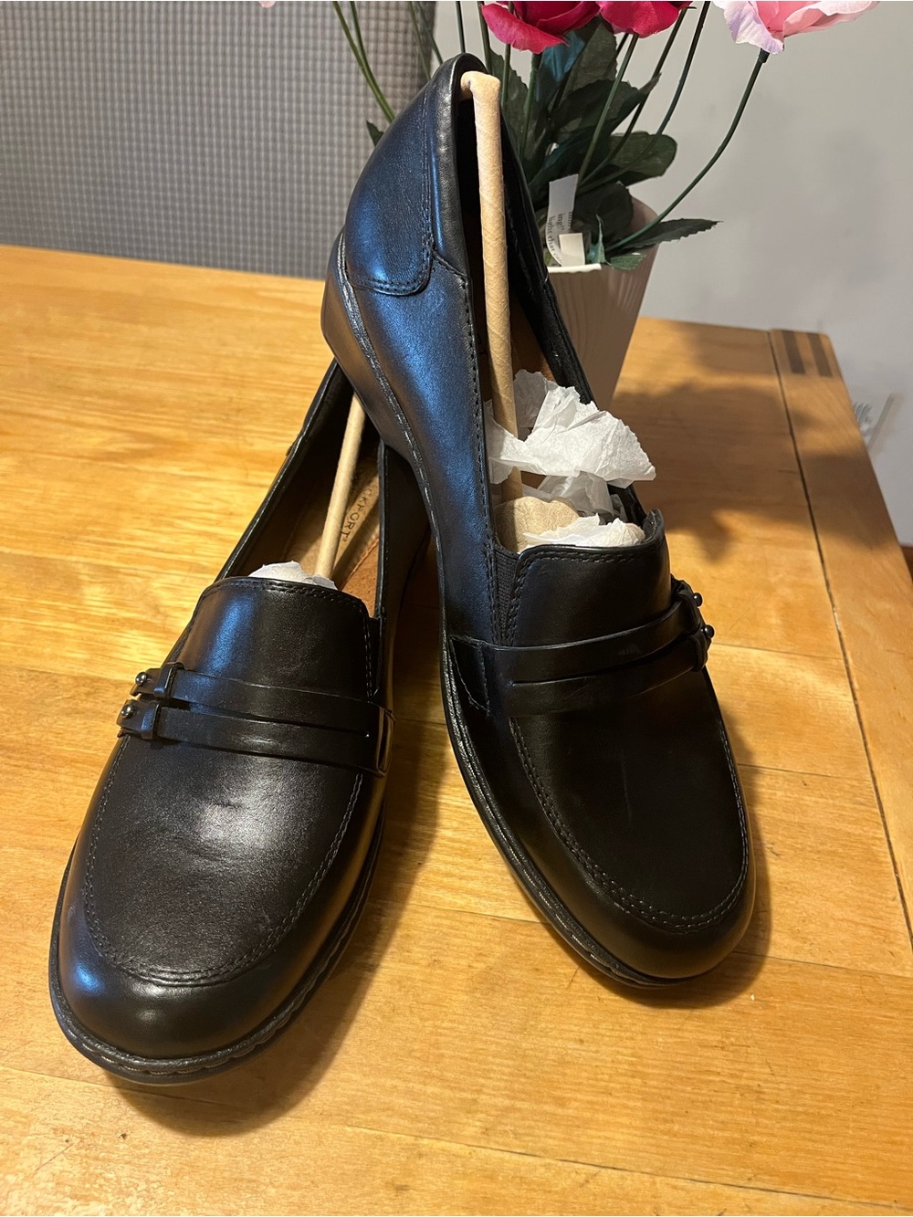 Rockport Black Leather  Slip  O n Heeled Loafer Size 11 NWOT
